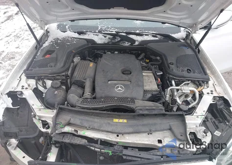 2018 Mercedes-Benz E 300 4Matic z USA, uszkodzony, nr VIN WDDZF4KB9JA378122